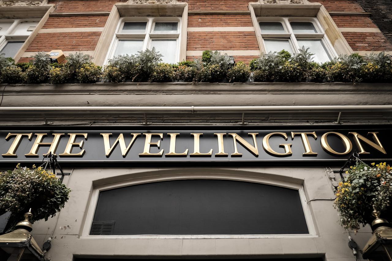 The Wellington Hotel Лондон Экстерьер фото